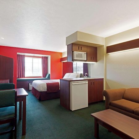 Microtel Inn & Suites By Wyndham Brandon Ngoại thất bức ảnh