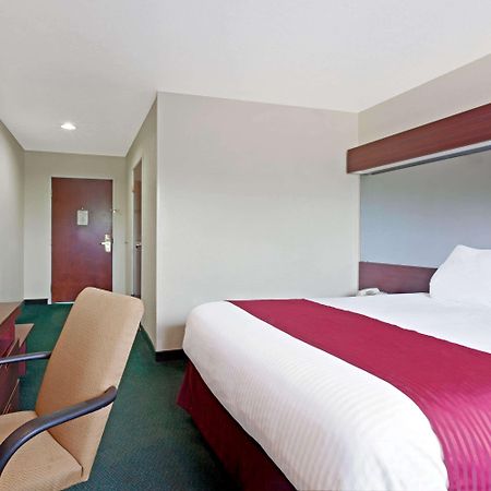 Microtel Inn & Suites By Wyndham Brandon Ngoại thất bức ảnh