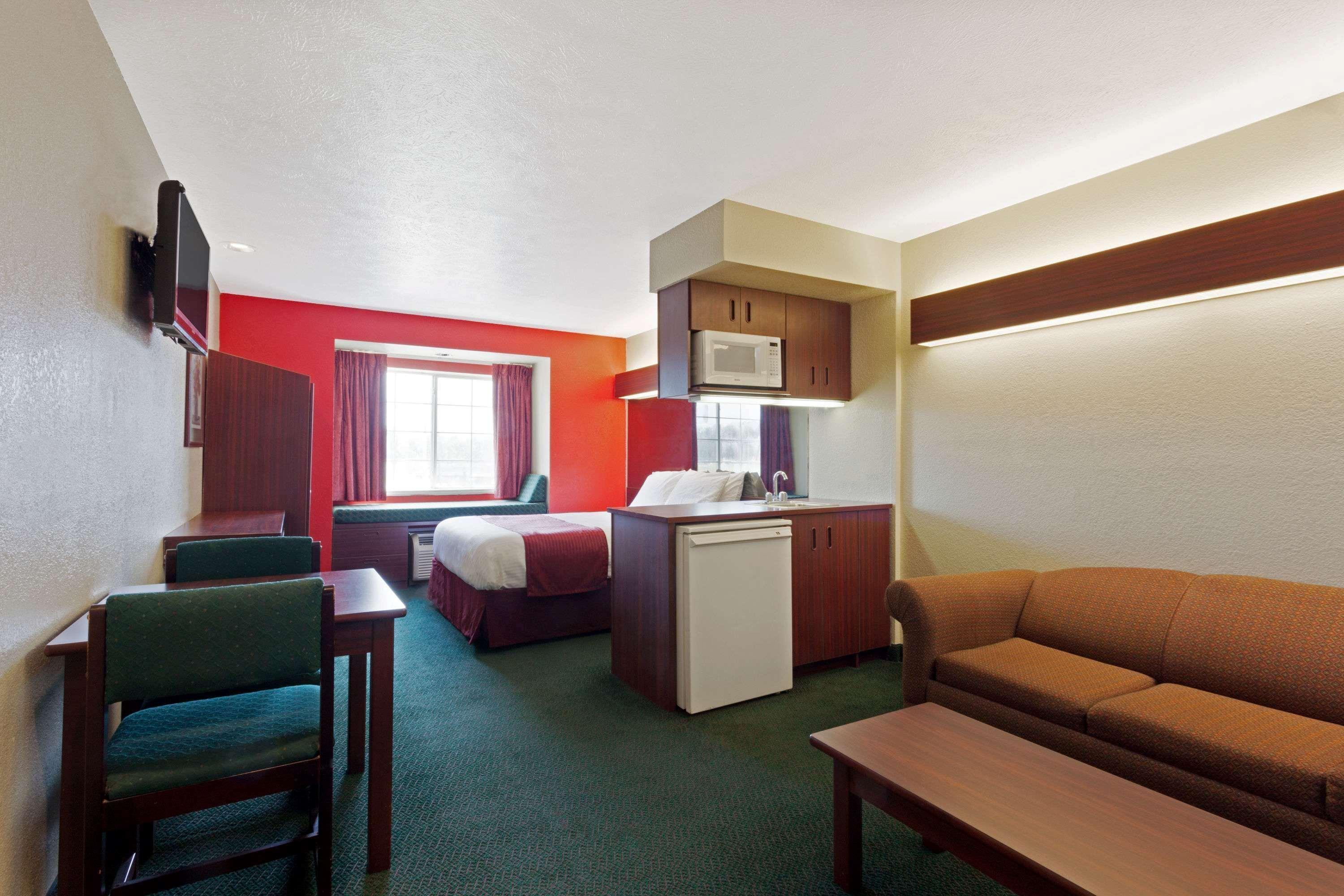 Microtel Inn & Suites By Wyndham Brandon Ngoại thất bức ảnh