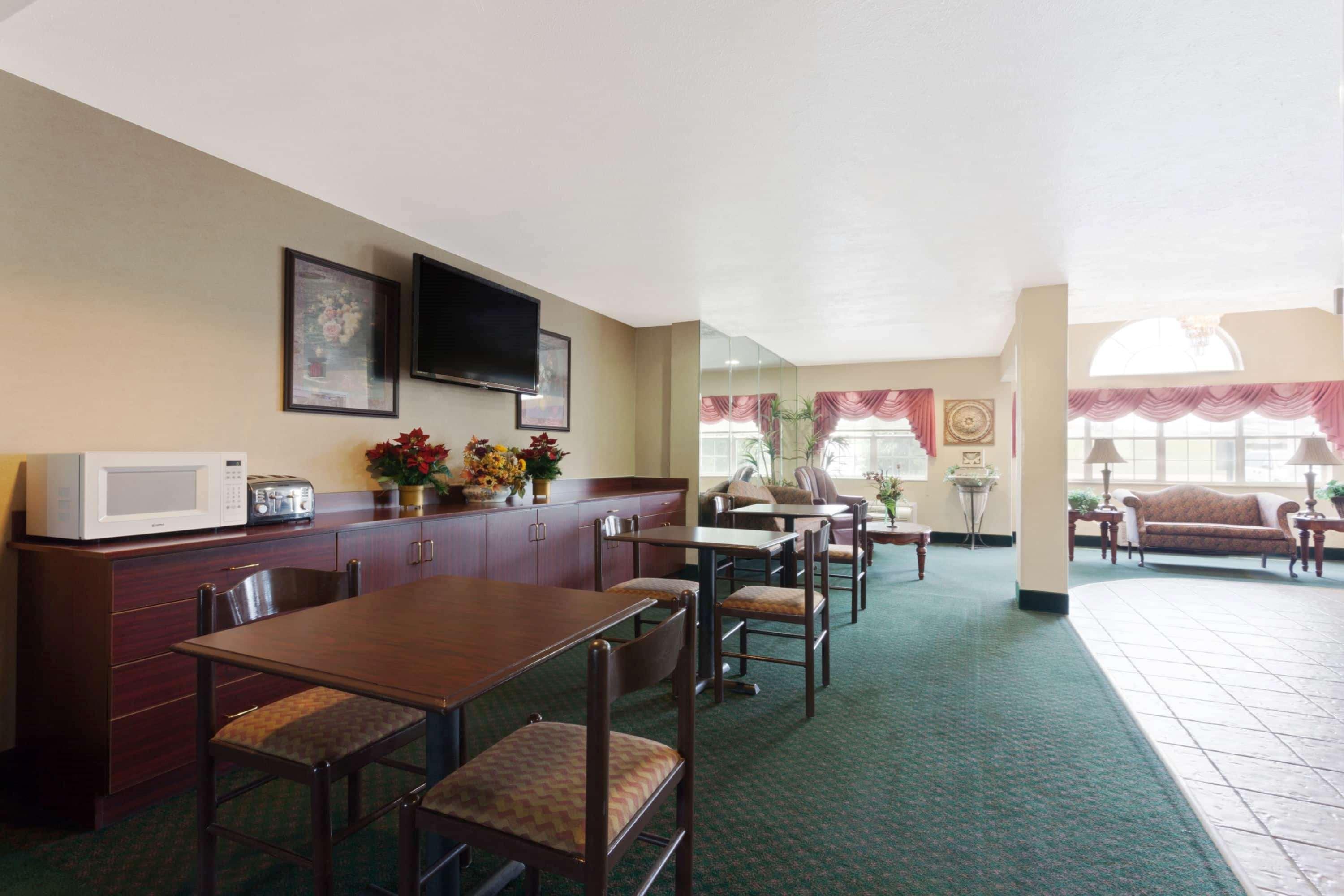 Microtel Inn & Suites By Wyndham Brandon Ngoại thất bức ảnh